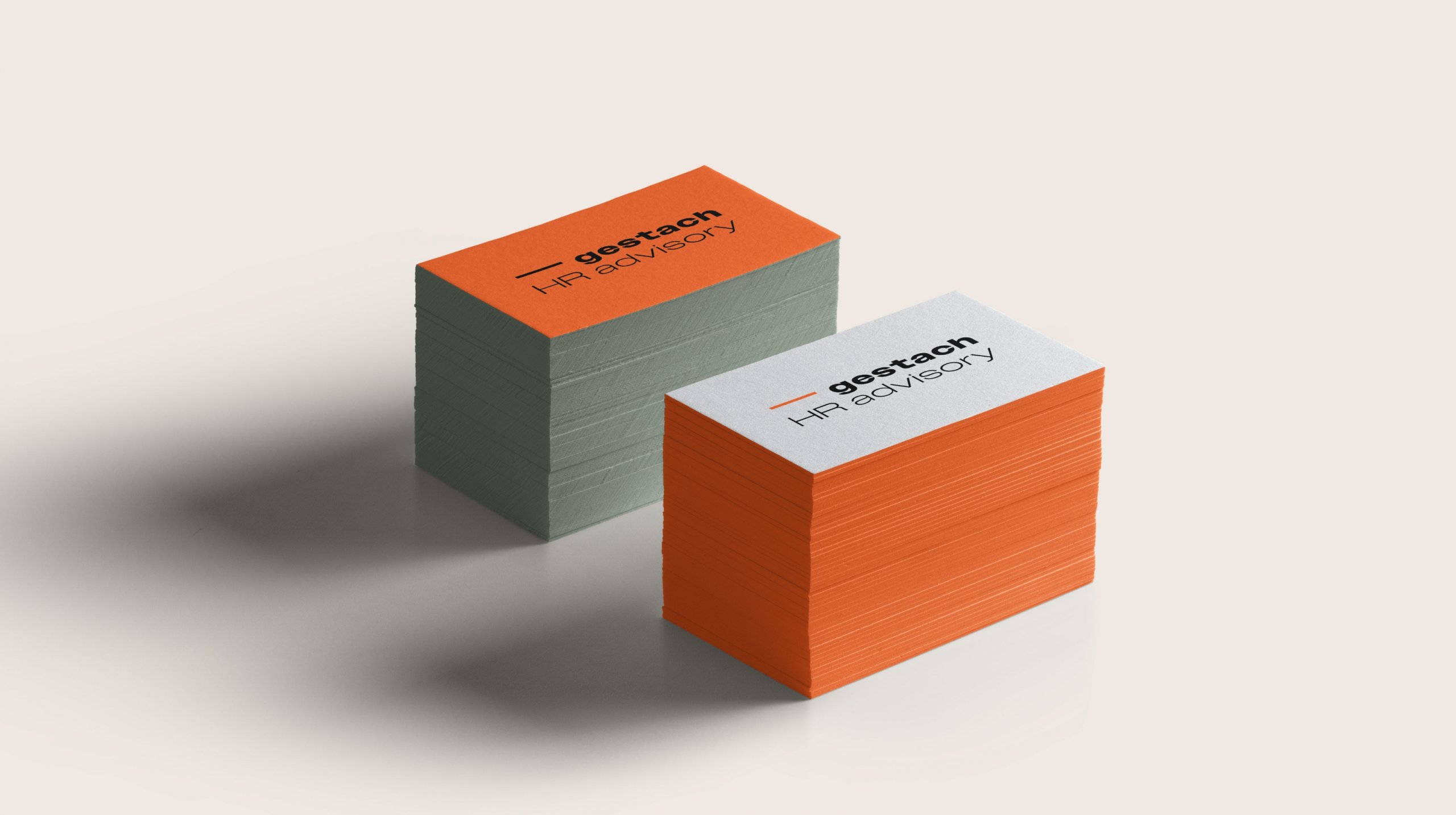 Visitenkarten von gestach HR advisory + Farbschnitt