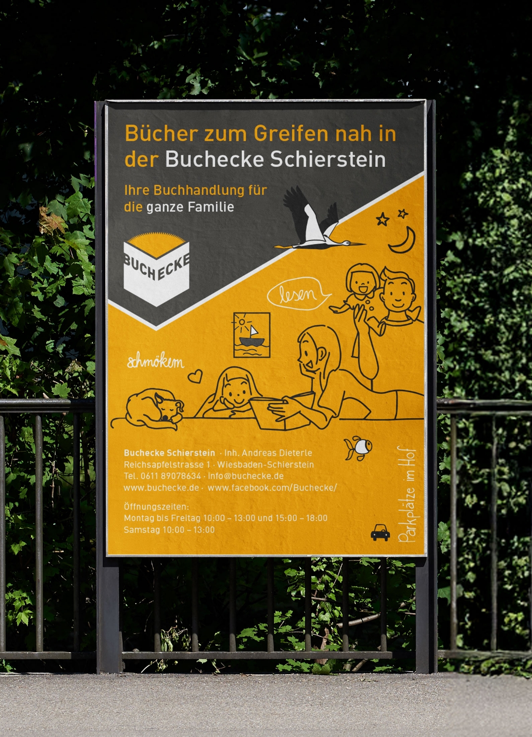 Anzeige, Werbung für die Buchecke Schierstein, mit der Buchecken-Familie und dem Slogan Bücker zum Greifen nah